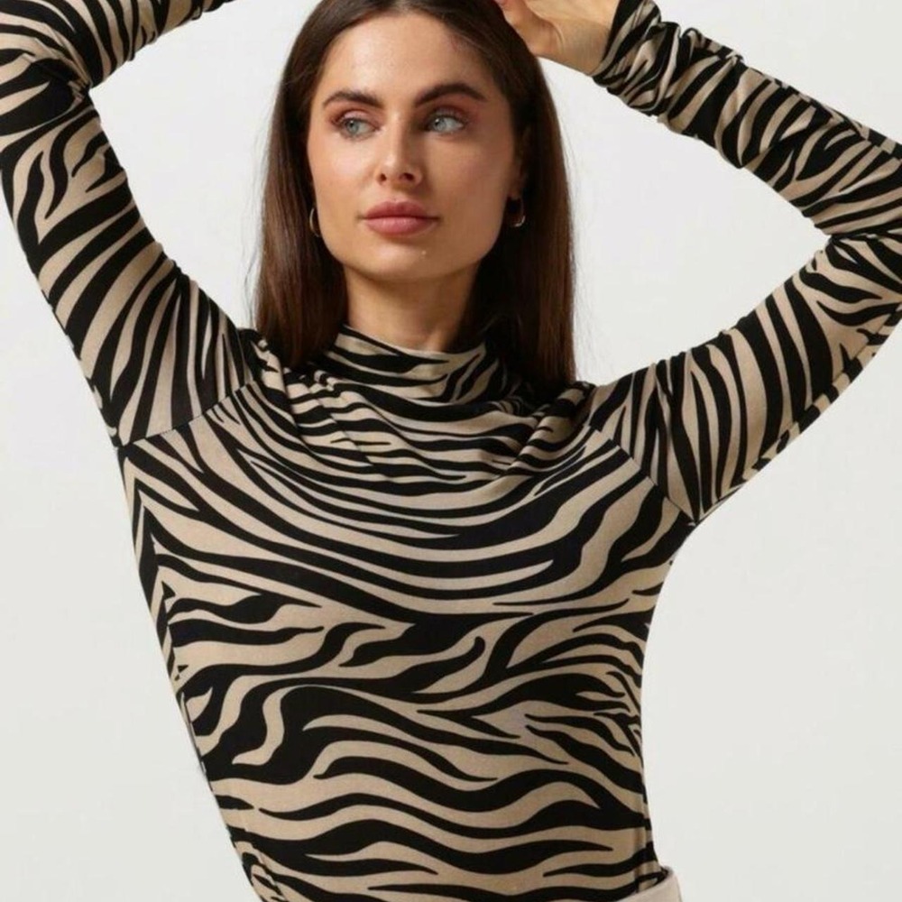 Scotch & Soda black and beige zebra print mock neck long sleeve top in size L - Picture 2 of 8